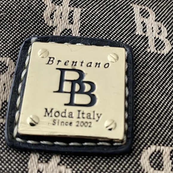 B Brentano bag. Color:brown. Adjustable shoulder strap.